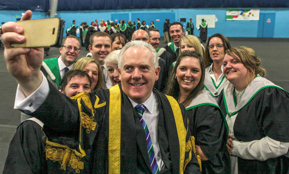 Graduates posing together with Vice Chancellor for a selfie